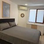 Lazzuro 7 Бургас