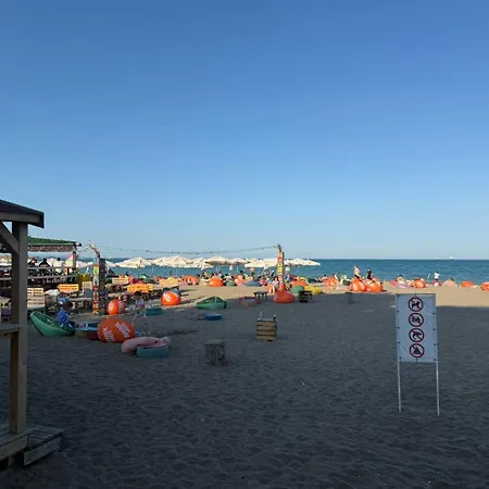 Lazzuro 7 Бургас