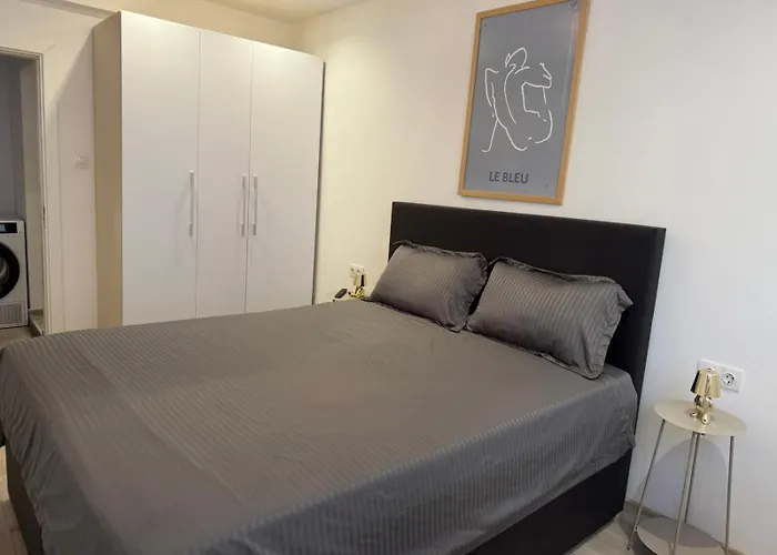 Lazzuro 7 Burgas City