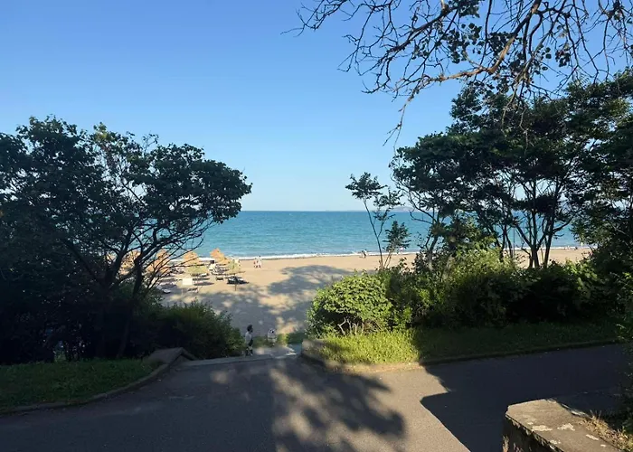 Lazzuro 7 * Burgas City