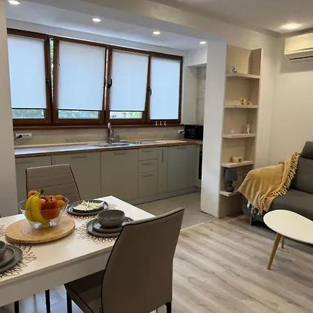 Lazzuro 7 Apartamento