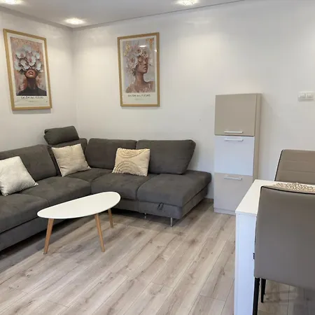 Lazzuro 7 Apartment Burgas City
