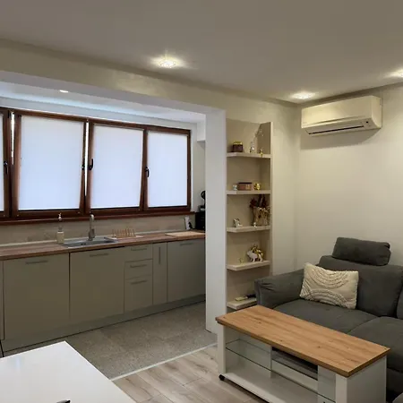 Lazzuro 7 Apartament *